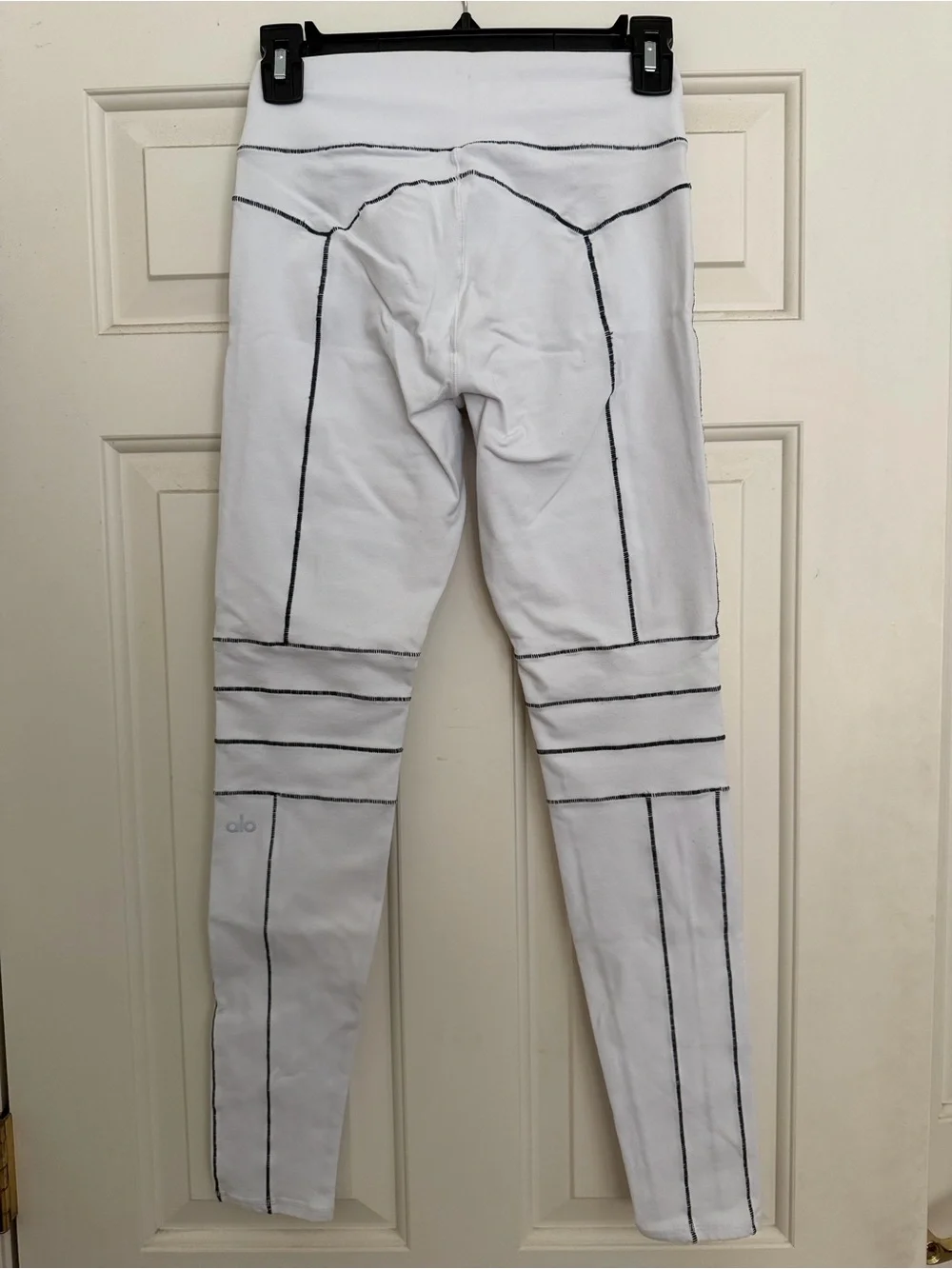White alo High-Waist leggings with Contrast Stitching